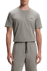 T-Shirt gris vert pâle à manches courtes avec petit logo poitrine pour homme par HUGO BOSS, vue de face sur mannequin