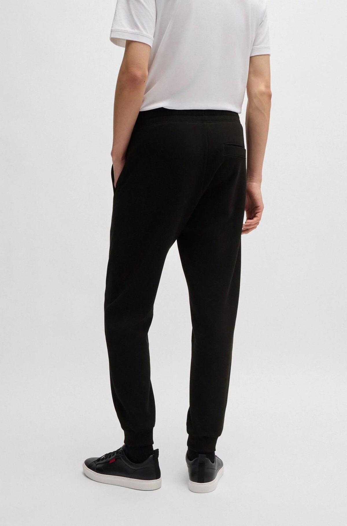 Pantalon jogging pour homme par HUGO BOSS | 50516657 Noir | Boutique Vvög, vêtements mode pour homme et femme