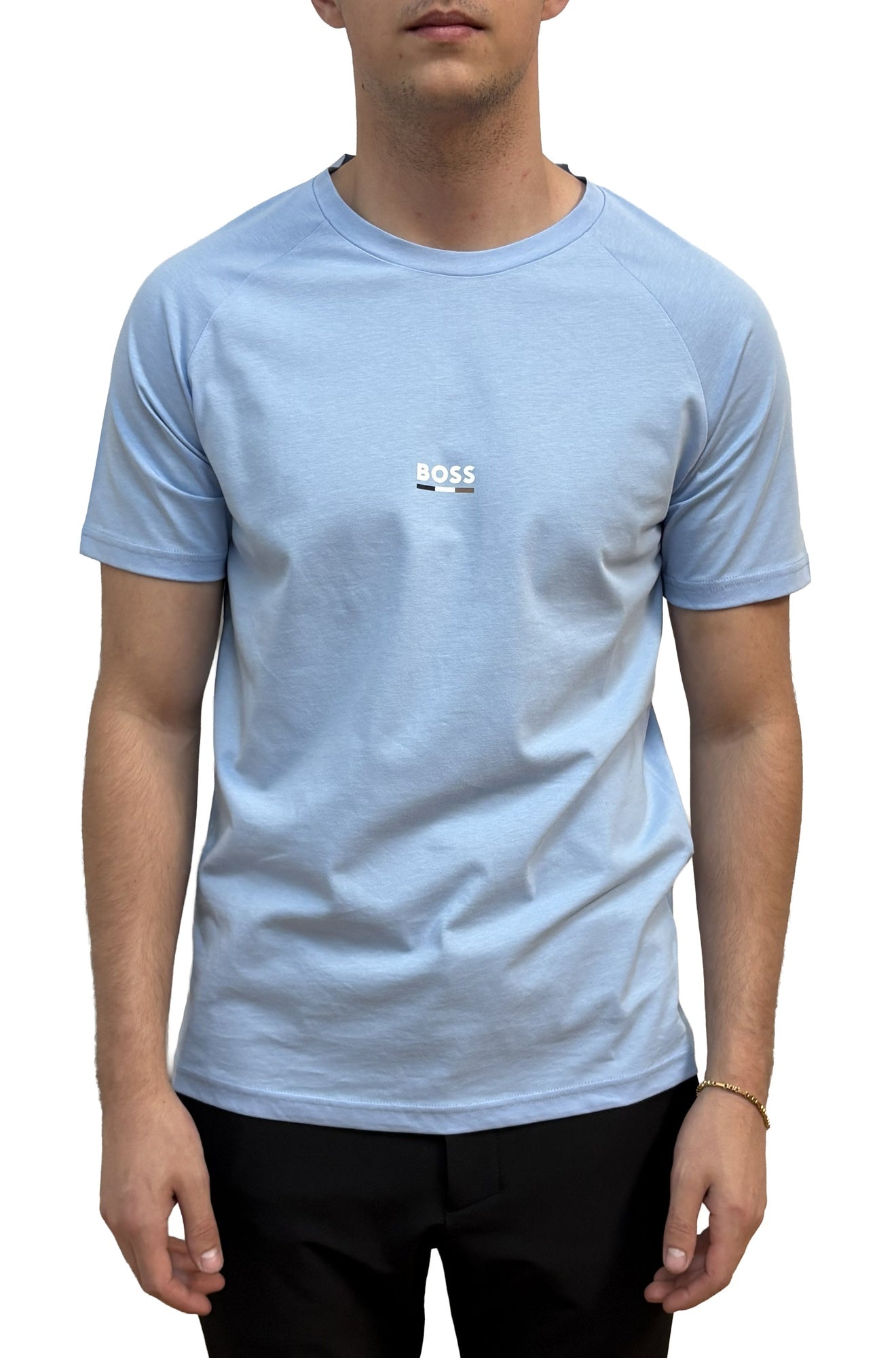 T-shirt bleu pâle à manches courtes avec col rond et logo BOSS centré pour homme par HUGO BOSS, vue de face