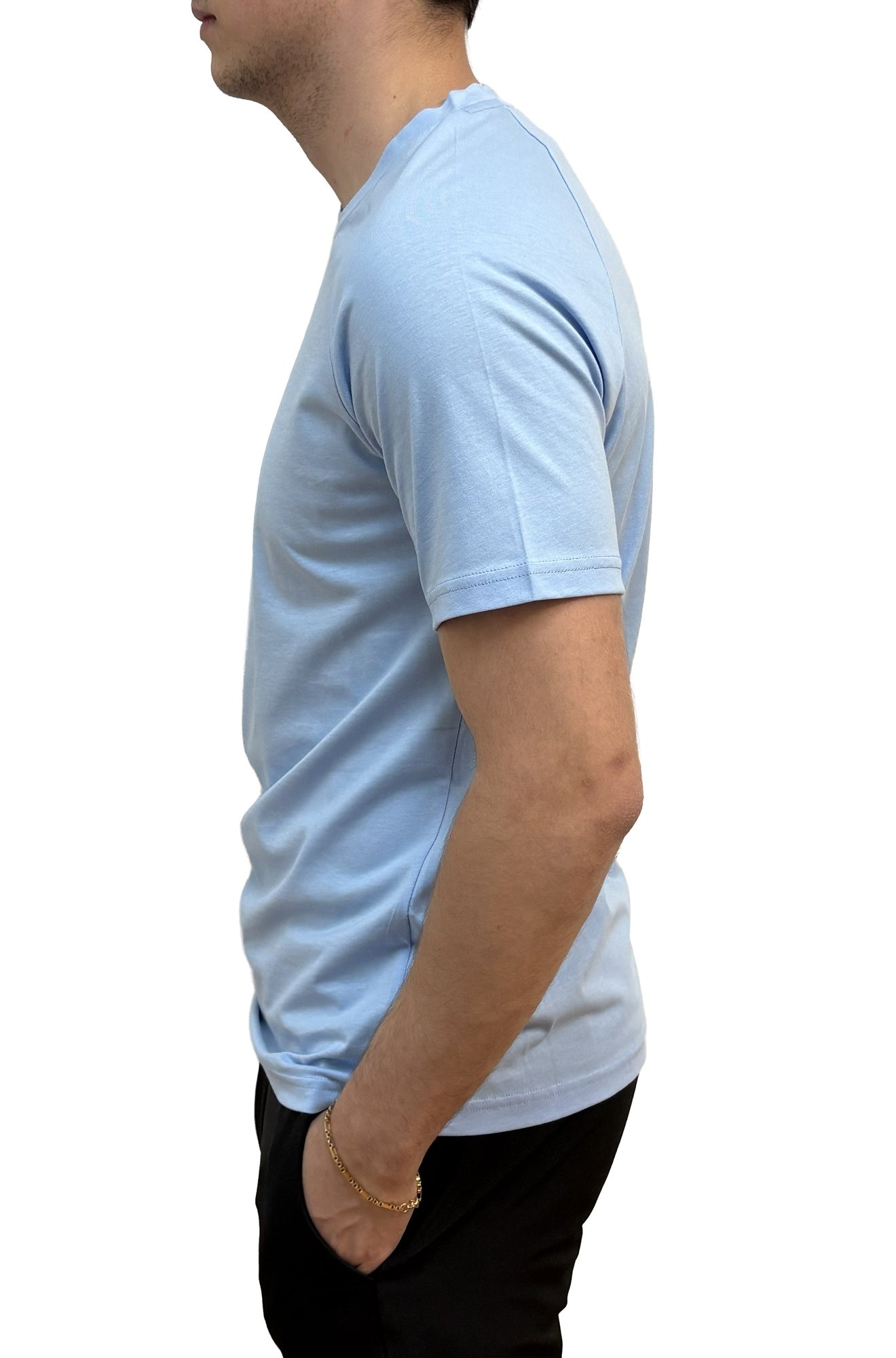 T-shirt bleu pâle à col rond, manche raglan courte et poignet cousu pour homme par HUGO BOSS, vue de côté