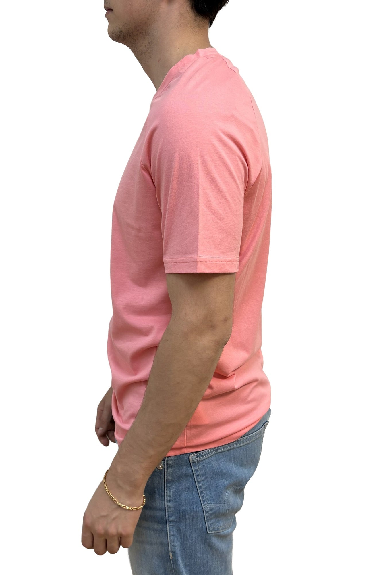 T-shirt rose uni à col rond, manches courtes et ourlet droit pour homme par HUGO BOSS, vue de côté