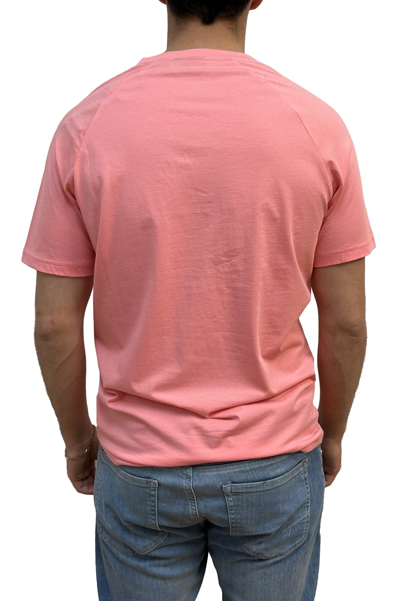 Vue arrière d’un t-shirt rose uni à manches courtes, avec encolure ronde et ourlets cousus pour homme par HUGO BOSS