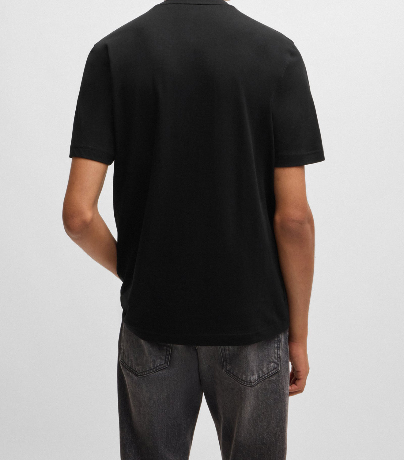 T-Shirt pour homme par HUGO BOSS | 50522638 Noir | Boutique Vvög, vêtements mode pour homme et femme