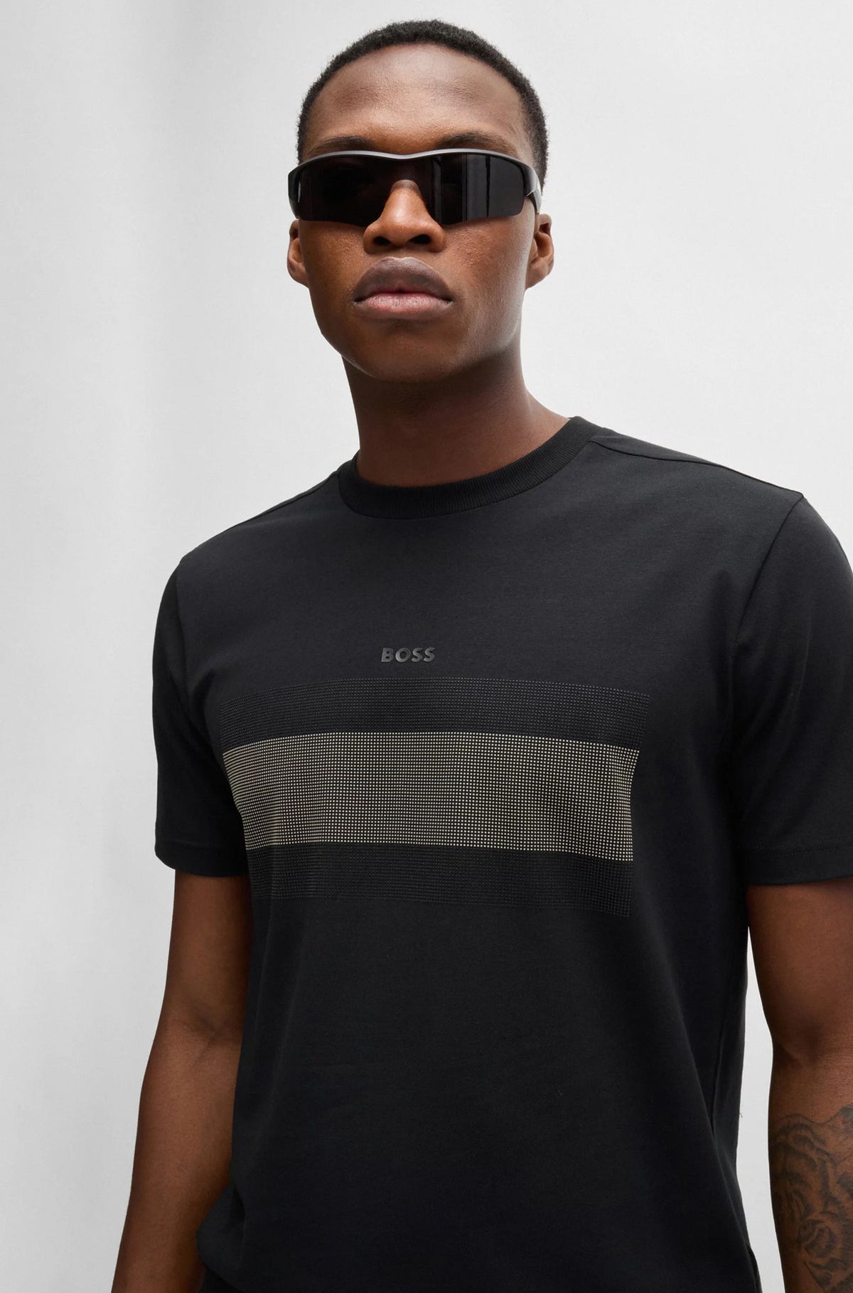 T-Shirt pour homme par HUGO BOSS | 50525224 Noir | Boutique Vvög, vêtements mode pour homme et femme