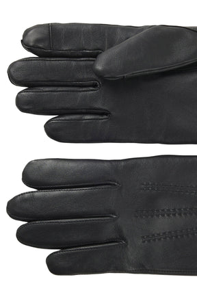 Vue rapprochée de gants en cuir noir montrant les coutures des doigts et les surpiqûres pour homme par HUGO BOSS