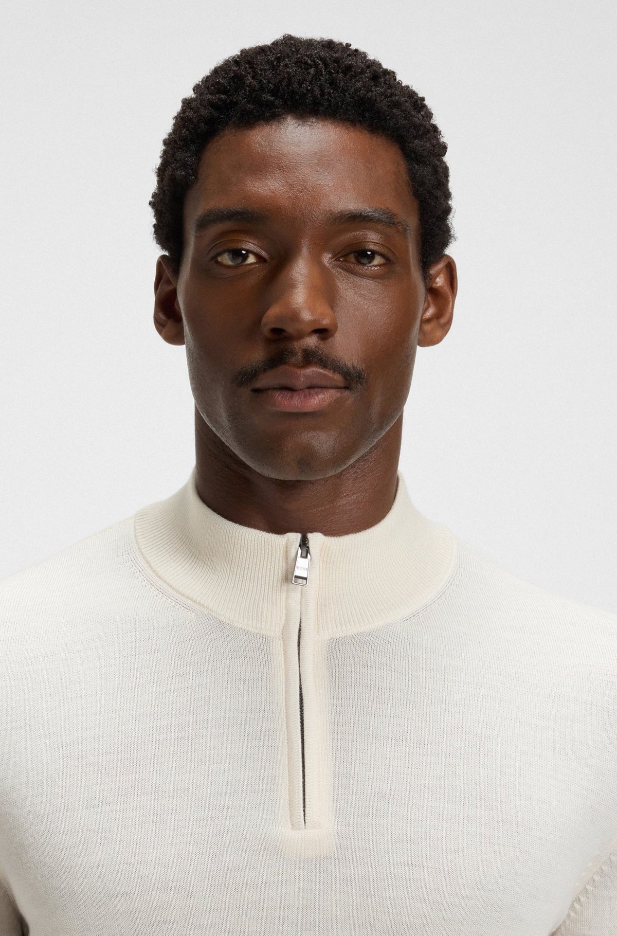 Chandail sport avec zip pour homme par HUGO BOSS | 50528300 Blanc | Boutique Vvög, vêtements mode pour homme et femme