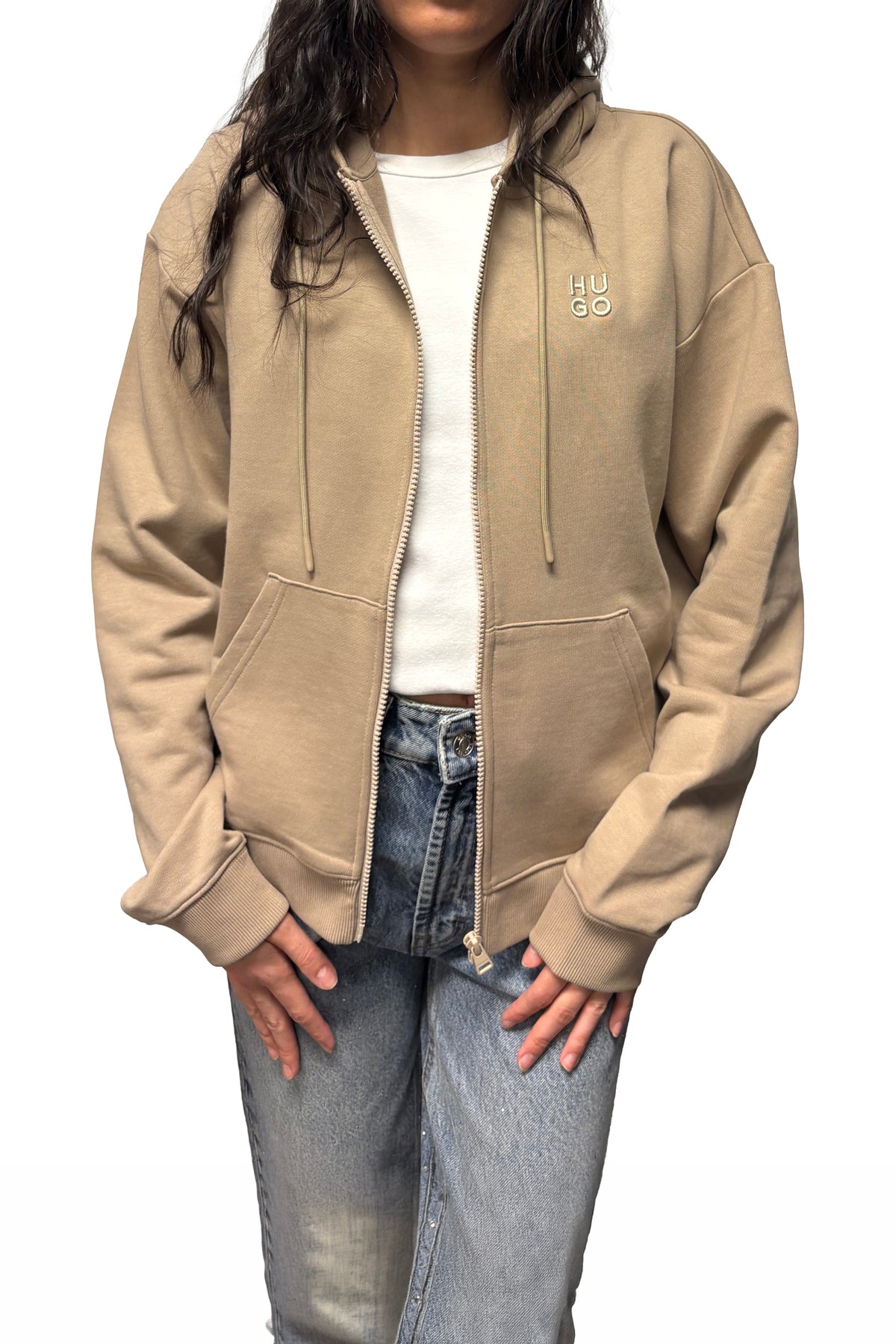 Veste à zip zippé beige porté ouvert, avec capuchon à cordons et logo HUGO blanc pour femme par HUGO BOSS, vue de face