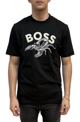 T-shirt noir à col rond avec grand texte BOSS blanc et motif scorpion gris pour homme par HUGO BOSS, vue avant