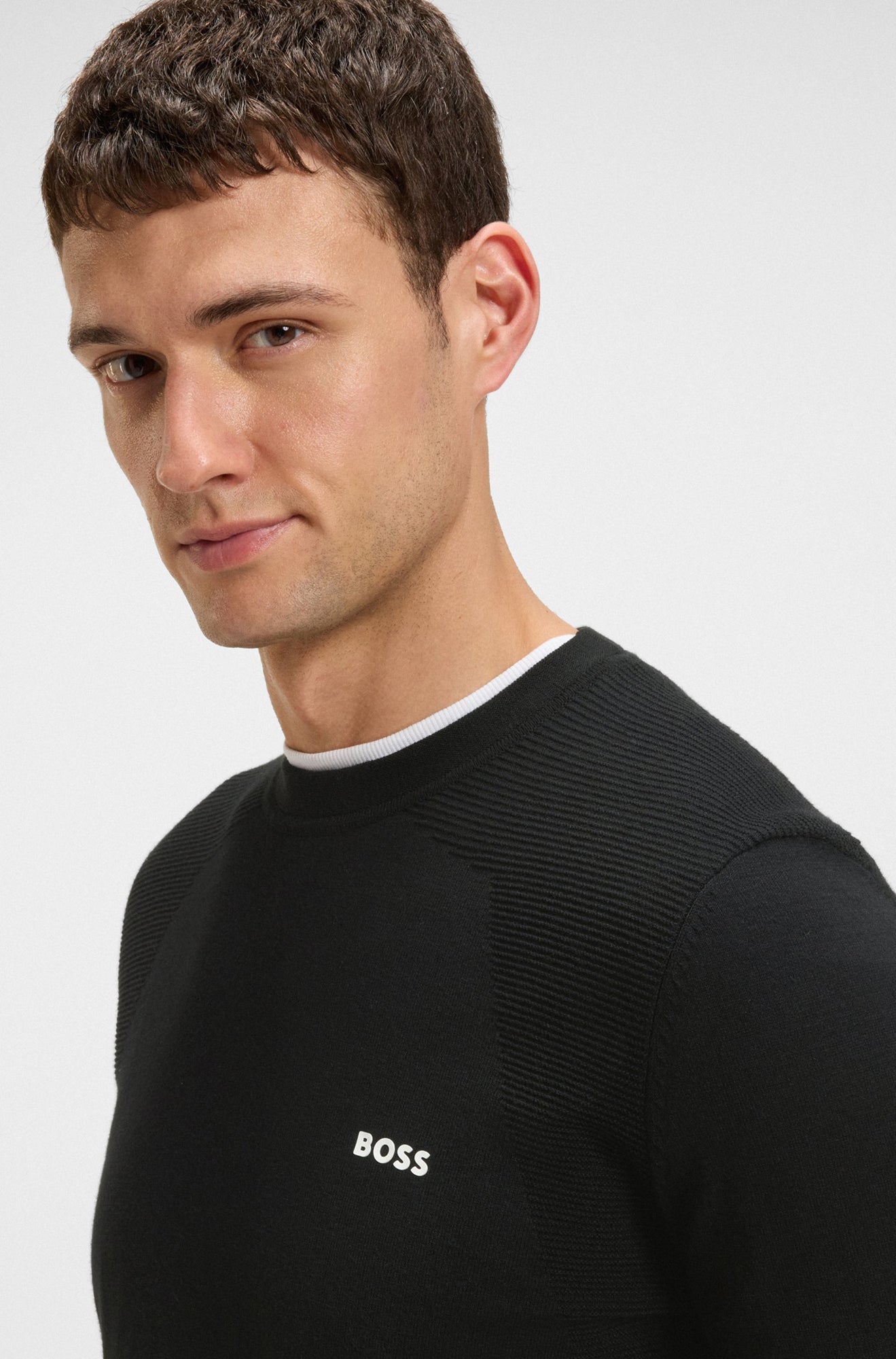 Tricot toutes saisons pour homme par HUGO BOSS | 50541944 Noir | Boutique Vvög, vêtements mode pour homme et femme