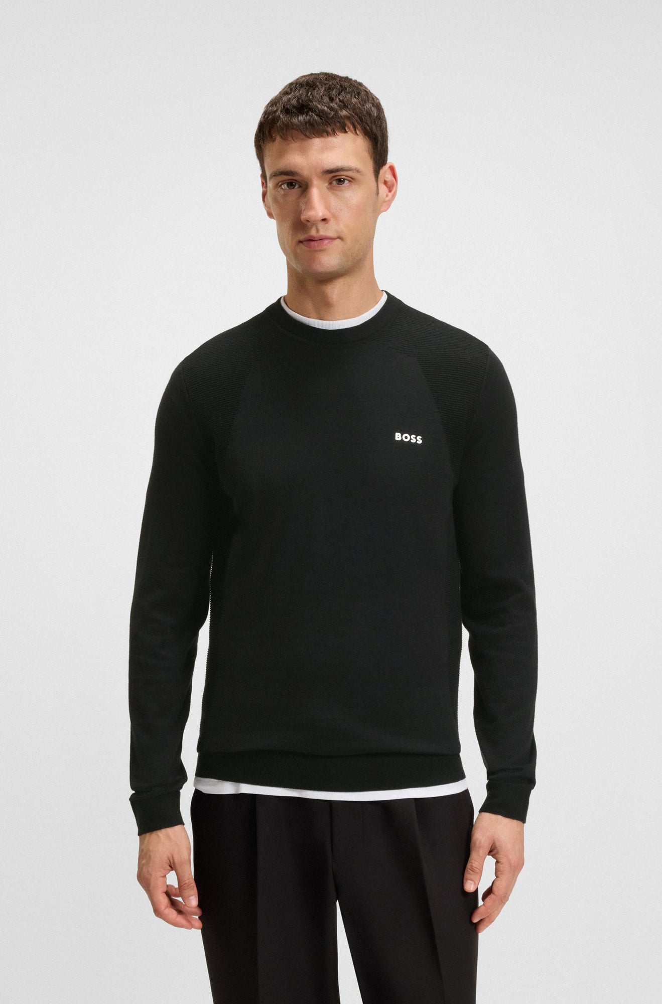 Tricot toutes saisons pour homme par HUGO BOSS | 50541944 Noir | Boutique Vvög, vêtements mode pour homme et femme