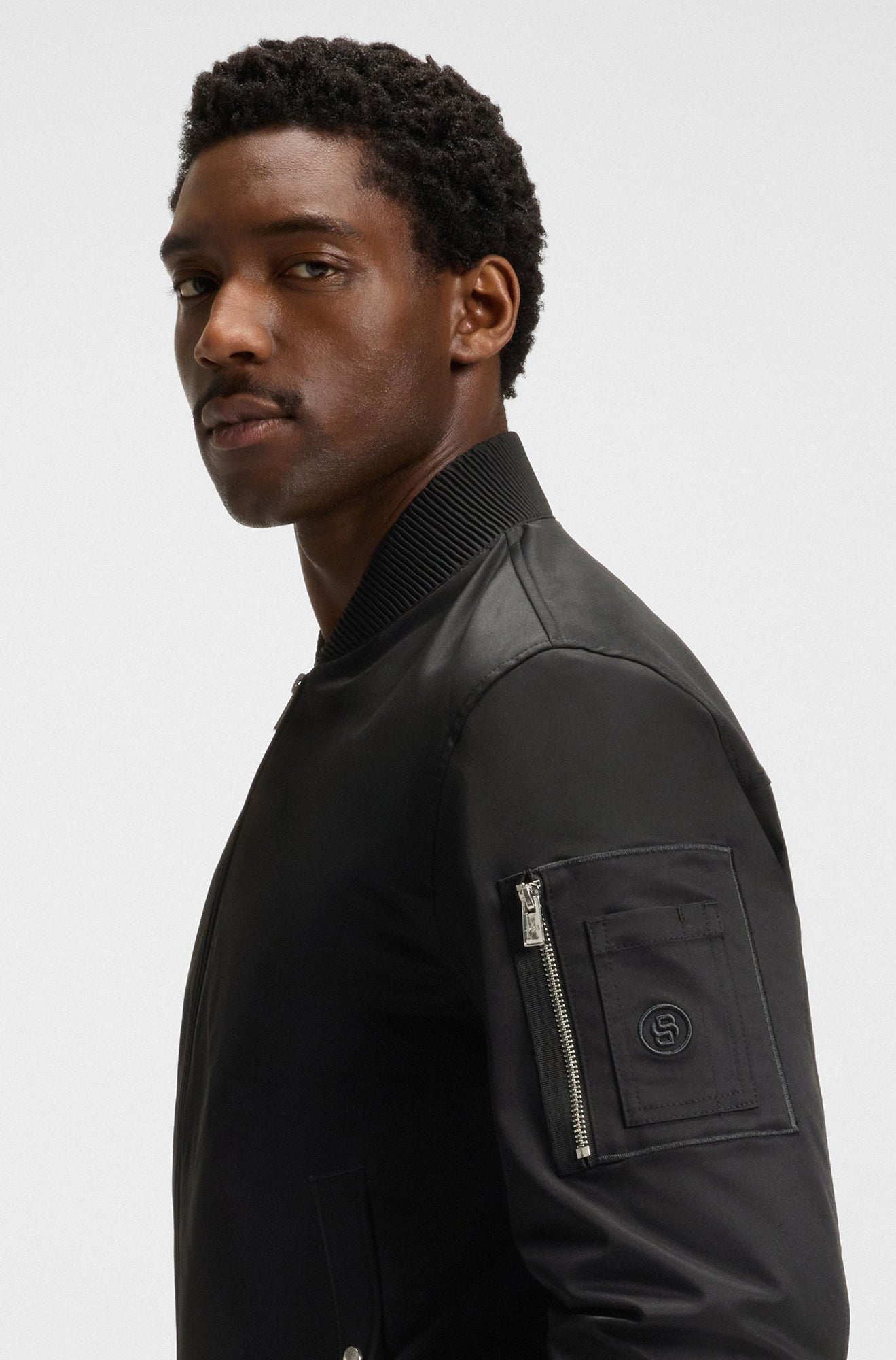 Coupe-vent mi-saison pour homme par HUGO BOSS | 50544097 Noir | Boutique Vvög, vêtements mode pour homme et femme