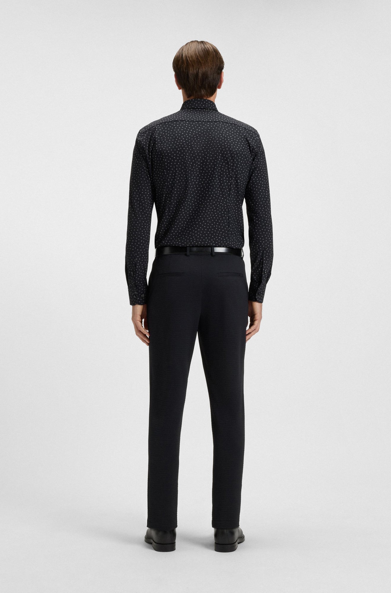 Chemise manches longues habillée pour homme par HUGO BOSS | 50545306 Noir | Boutique Vvög, vêtements mode pour homme et femme