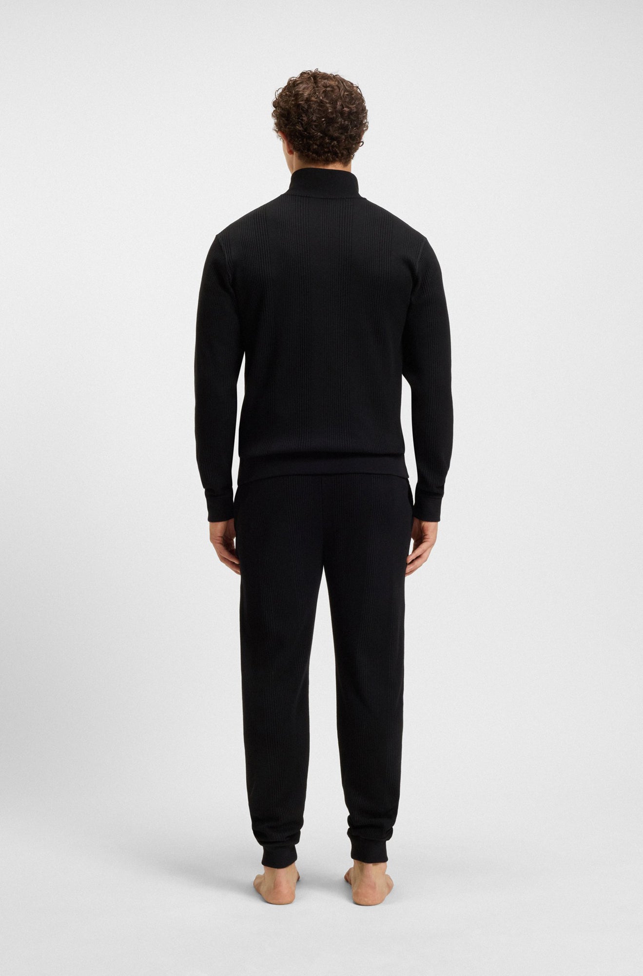 Chandail haut col pour homme par HUGO BOSS | 50545597 Noir | Boutique Vvög, vêtements mode pour homme et femme