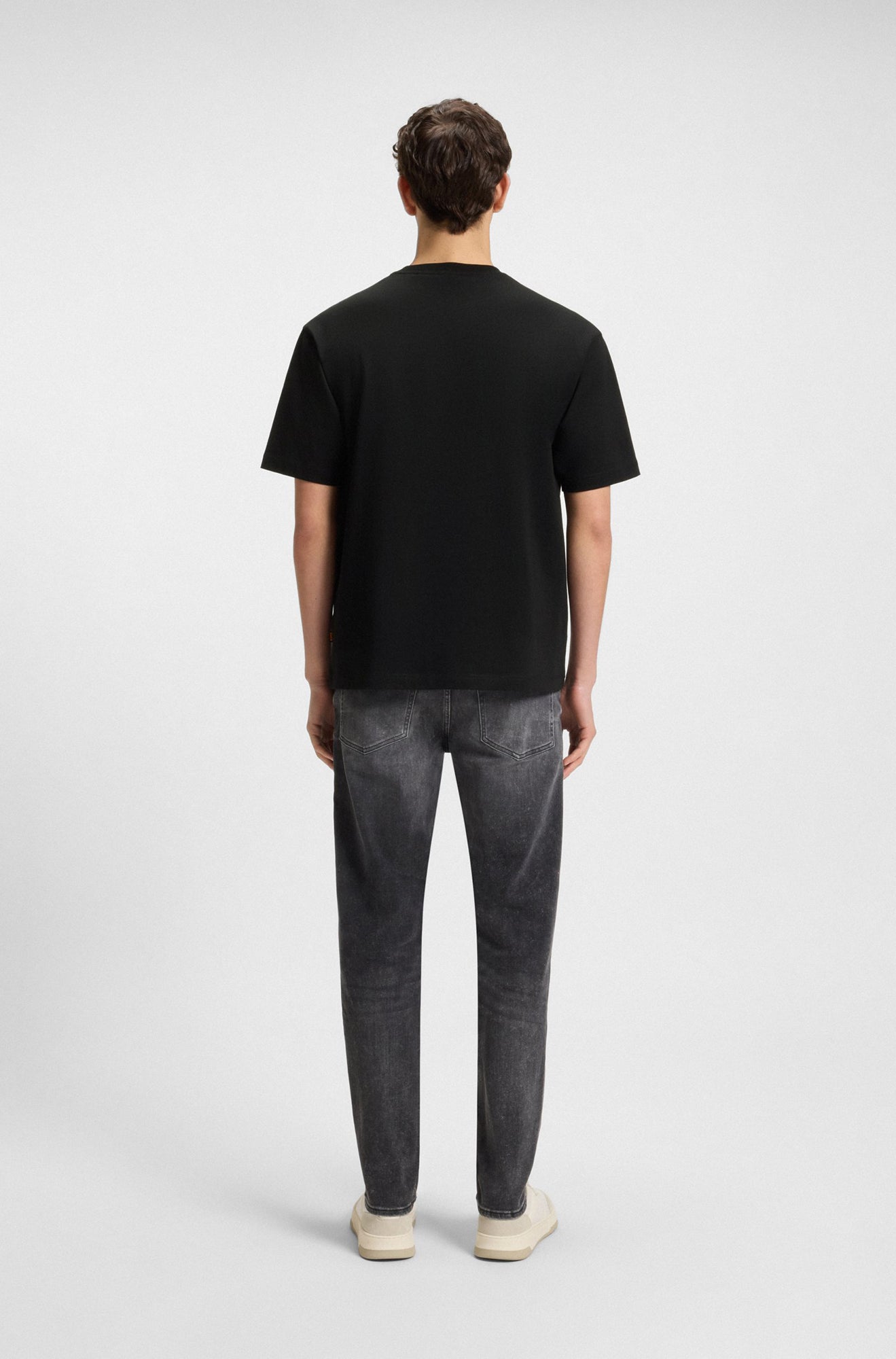 T-Shirt pour homme par HUGO BOSS | 50546958 Noir | Boutique Vvög, vêtements mode pour homme et femme