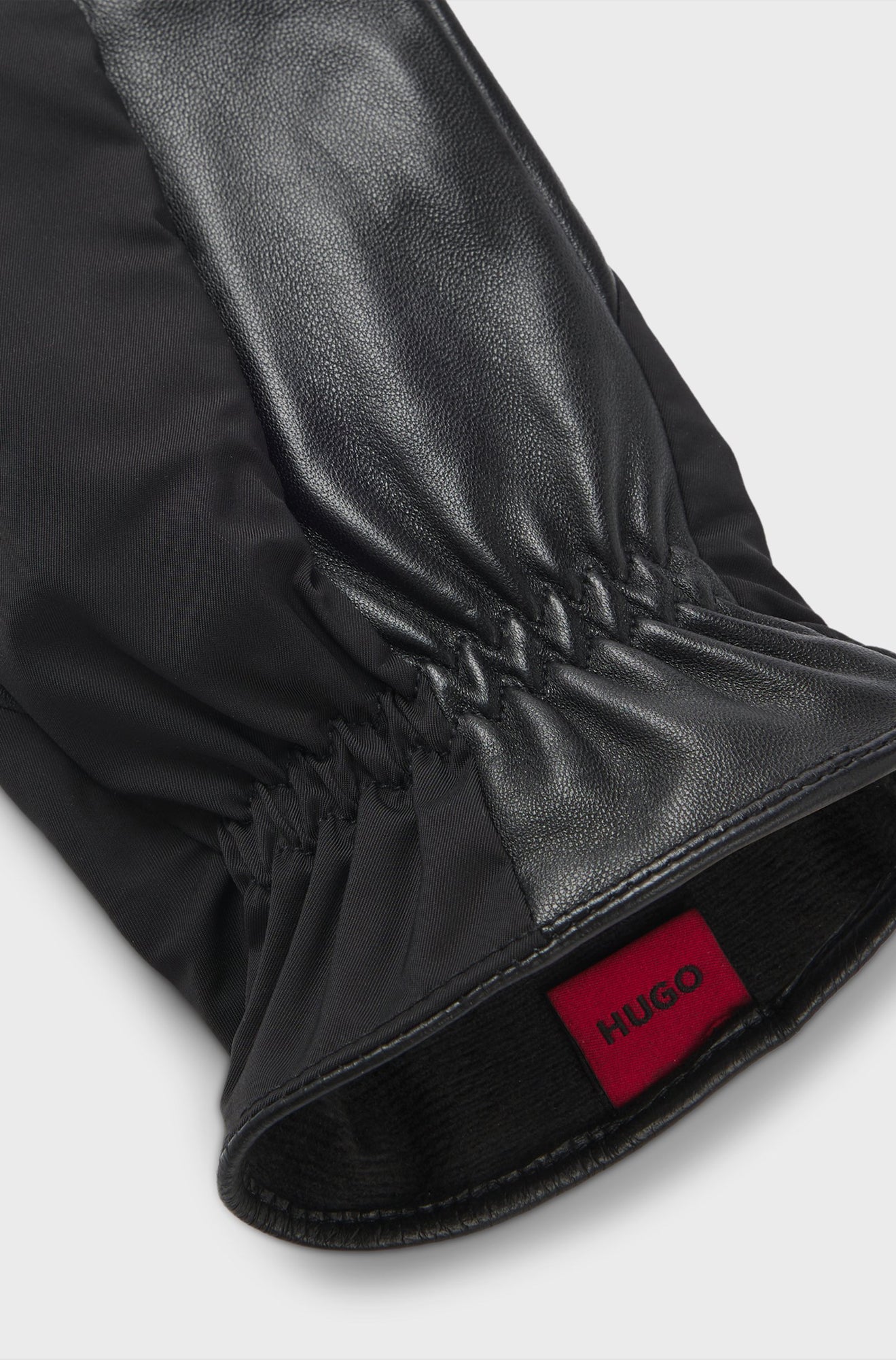 Gants pour homme par HUGO BOSS | 50548758 Noir | Boutique Vvög, vêtements mode pour homme et femme