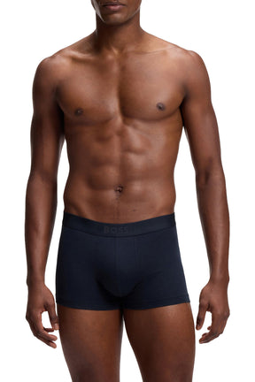Sous-vêtement marine texturé avec taille à logo et jambes courtes pour homme par HUGO BOSS, vue avant sur mannequin