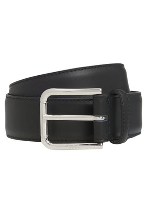 Ceinture noire en cuir avec boucle argentée, passant, bords cousus et petit logo, vue produit pour homme par HUGO BOSS