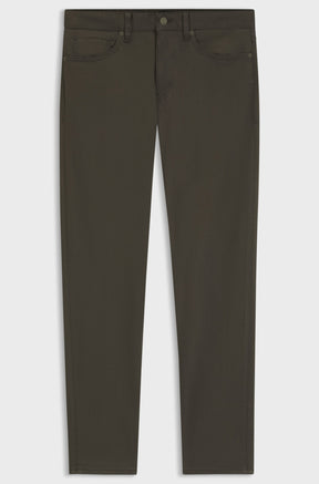 Jean droit cinq poches vert olive, jambes droites et braguette pour homme par HUGO BOSS, vue isolée de face