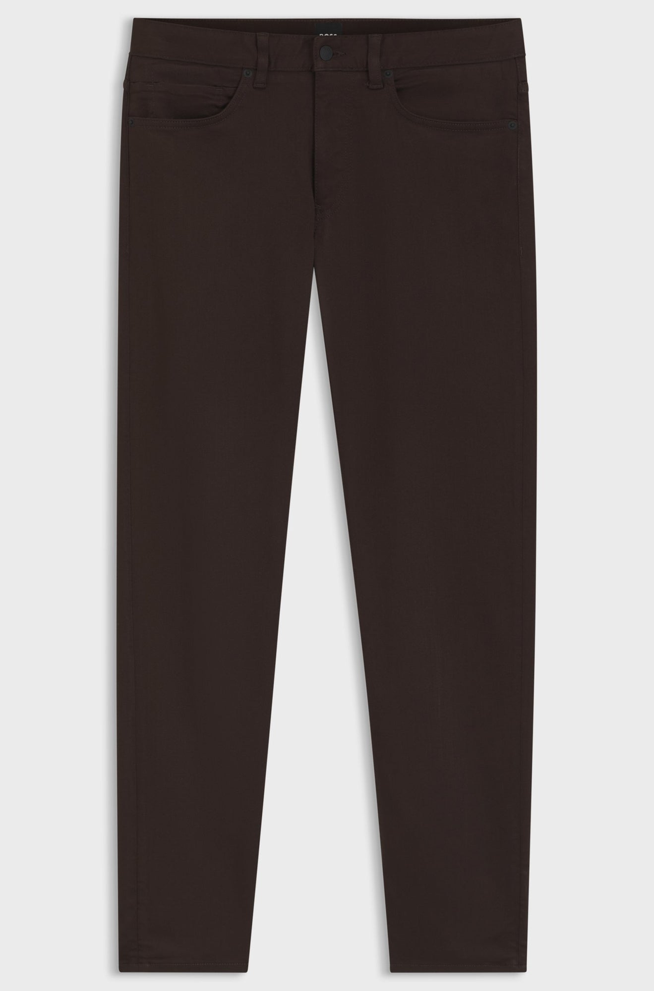 Jean droit brun foncé isolé vu de face avec cinq poches, taille boutonnée et jambes droites pour homme par HUGO BOSS