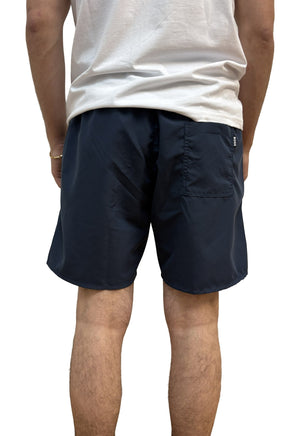 Vue arrière d’un short bleu marine foncé avec poche plaquée et petite étiquette BOSS pour homme par HUGO BOSS