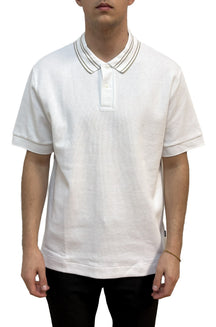 Polo blanc texturé à manches courtes avec col rayé et patte à deux boutons pour homme par HUGO BOSS, vue de face