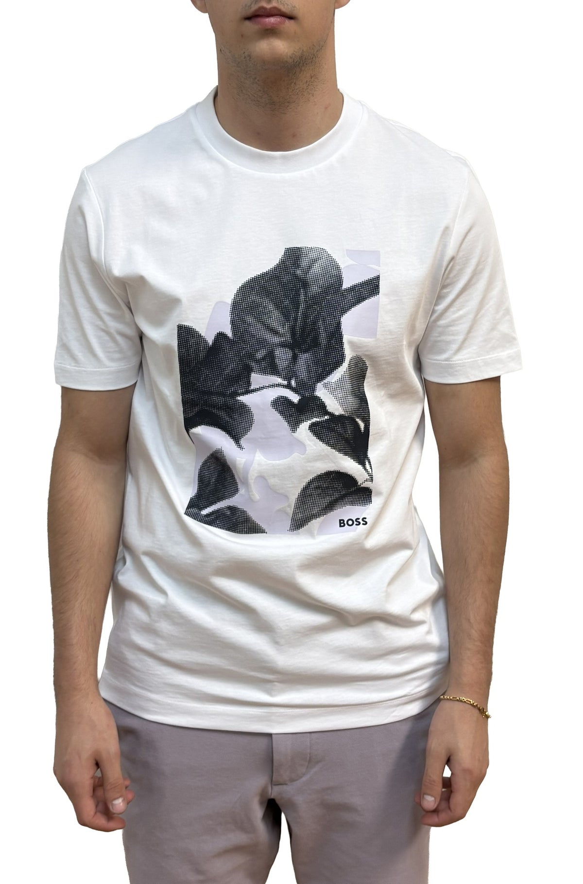 T-shirt blanc à col rond, vue de face, avec grand imprimé floral noir et logo BOSS pour homme par HUGO BOSS