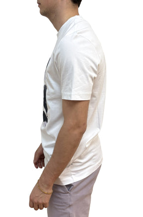 T-shirt blanc à col rond, vue de côté, avec manche courte et partie du motif noir pour homme par HUGO BOSS