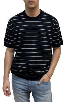 T-shirt noir à manches courtes et fines rayures blanches, vue de face avec écusson BOSS pour homme par HUGO BOSS