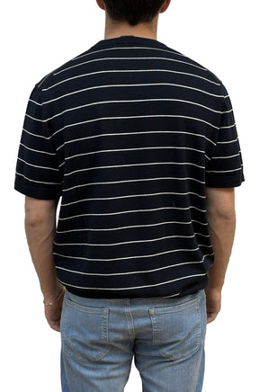 Vue arrière du T-shirt noir à manches courtes, fines rayures blanches et col côtelé pour homme par HUGO BOSS