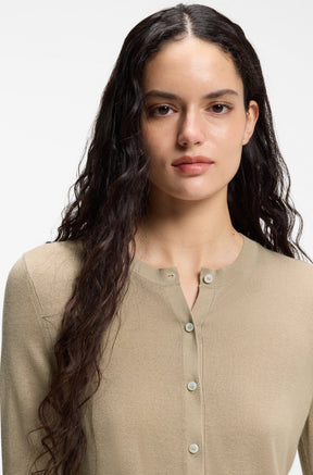 Chandail boutonné pour femme par HUGO BOSS | 50561176 Brun pastel clair | Boutique Vvög, vêtements mode pour homme et femme