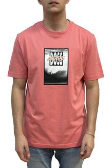 T-shirt corail à manches courtes, vue de face avec imprimé BOSS noir et blanc pour homme par HUGO BOSS