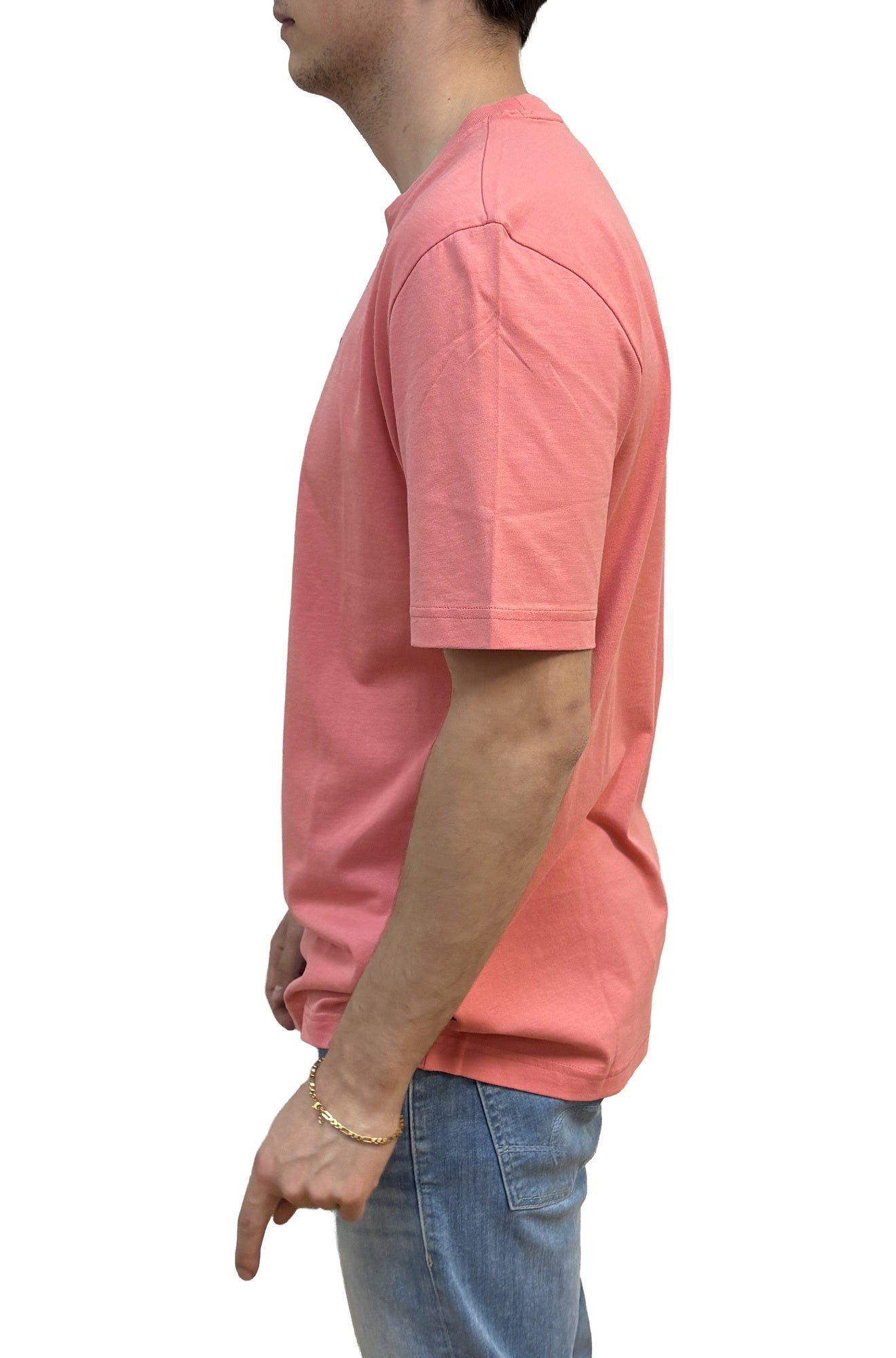 T-shirt corail à manches courtes avec couture d’épaule basse pour homme par HUGO BOSS, vue de côté