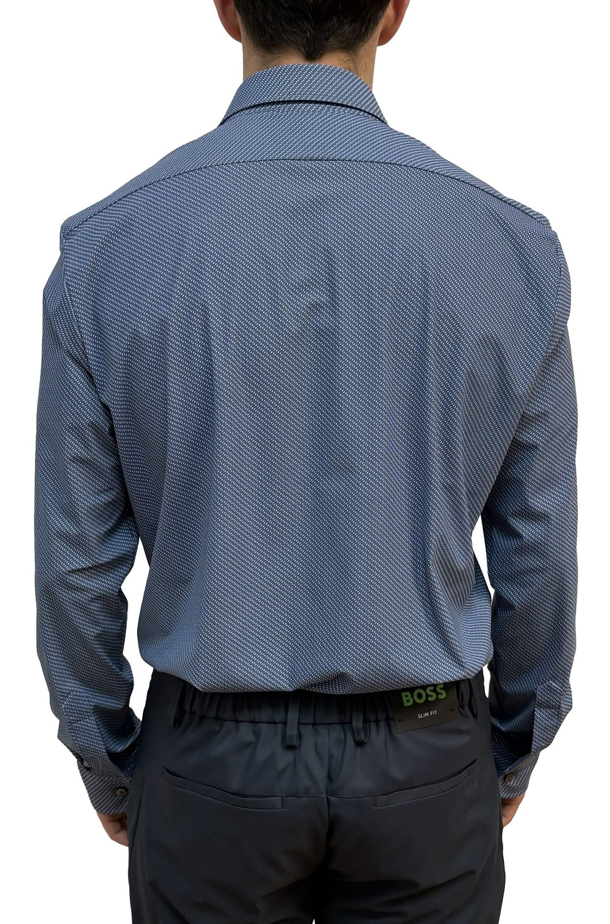 Chemise bleue à micro-motif blanc intégral et couture d’empiècement pour homme par HUGO BOSS, vue de dos