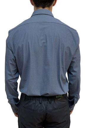 Chemise bleue à micro-motif blanc intégral et couture d’empiècement pour homme par HUGO BOSS, vue de dos