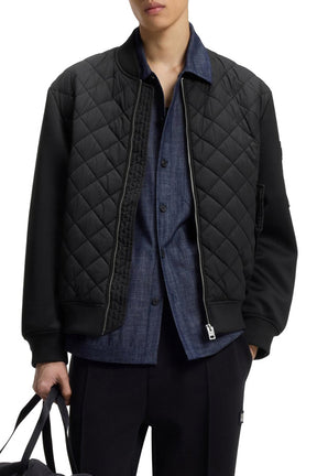 Vue avant ouverte de la veste noir matelassée montrant l’intérieur et les garnitures côtelées pour homme par HUGO BOSS
