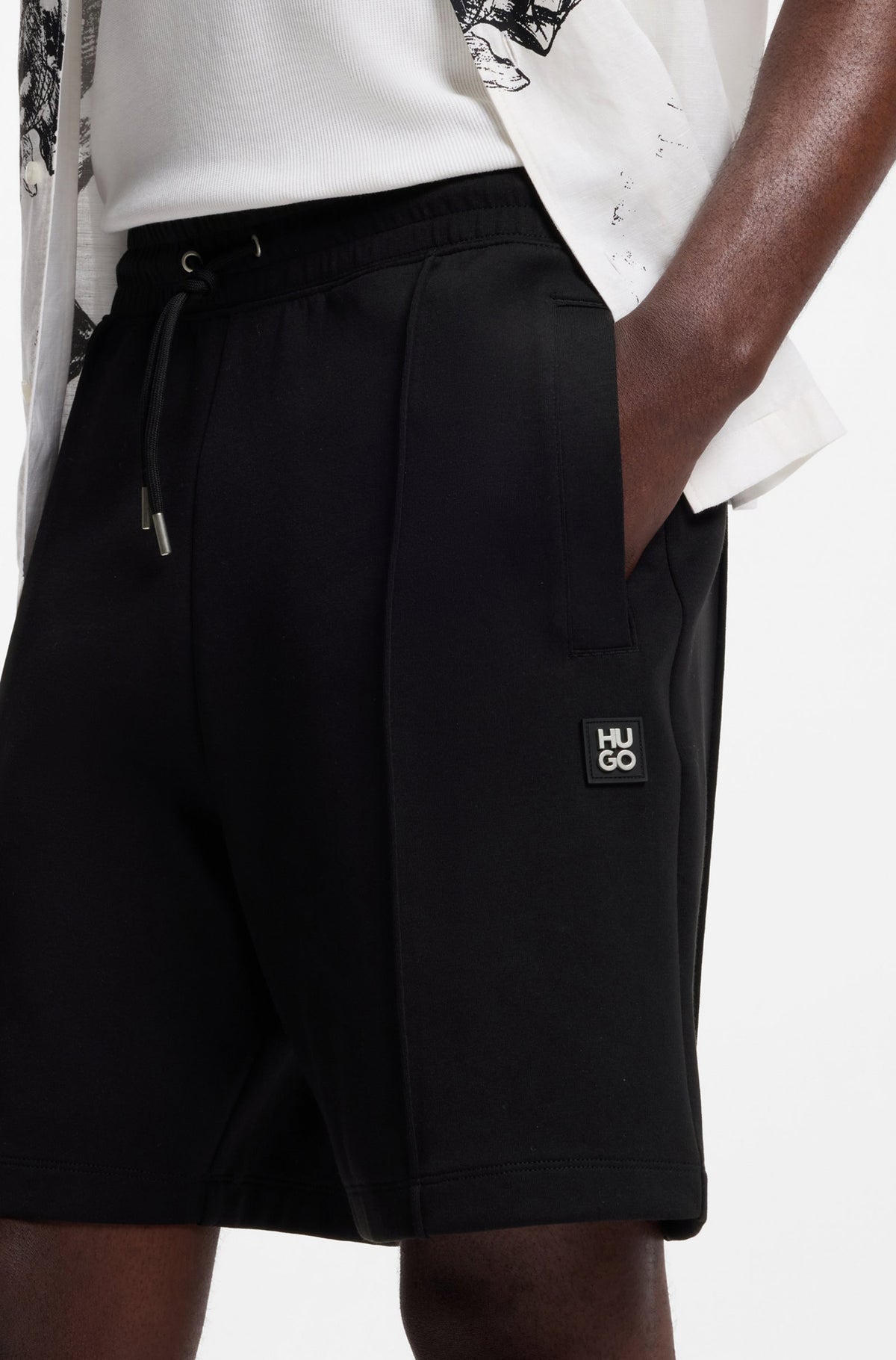 Short jogging pour homme par HUGO BOSS | 50562844 Noir | Boutique Vvög, vêtements mode pour homme et femme