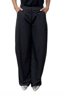 Pantalon jambe large noir ample à taille structurée, poches en biais pour femme par HUGO BOSS, vue de face