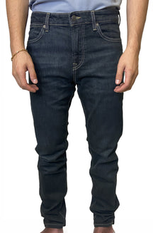 Jean droit indigo foncé avec braguette boutonnée, poches courbes et surpiqûres pour homme par HUGO BOSS, vue avant