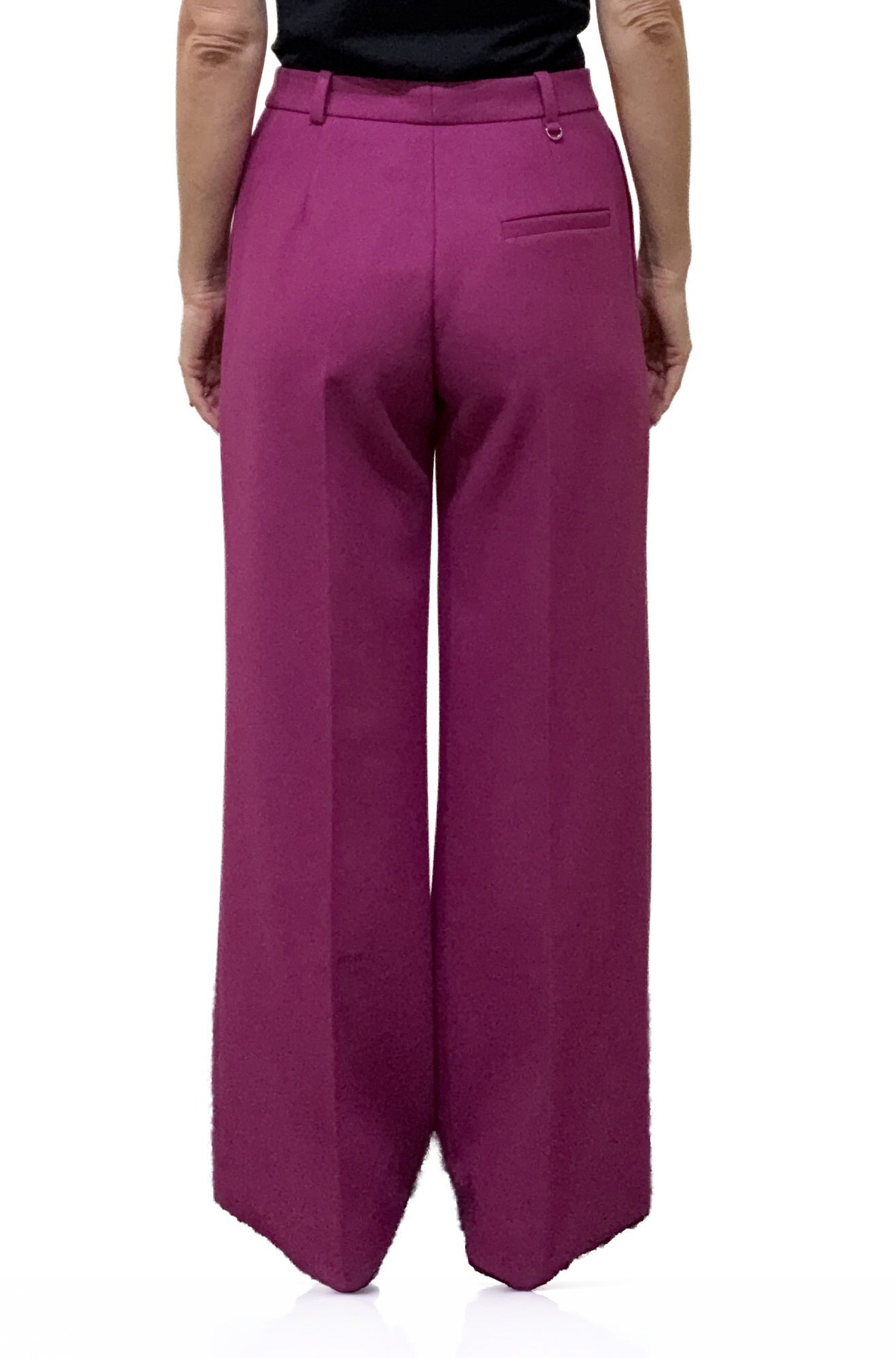 Vue arrière de la pantalon jambe large large magenta avec passants et poche passepoilée pour femme par HUGO BOSS