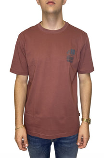T-Shirt rose poussiéreux à manches courtes avec petit logo foncé à la poitrine pour homme par HUGO BOSS, vue de face