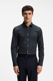 Chemise habillée bleu marine à manches longues, vue de face, avec petit motif géométrique pour homme par HUGO BOSS