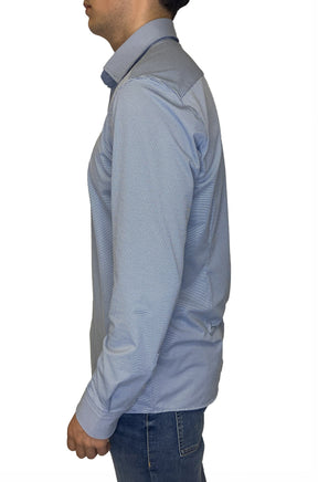 Chemise à manches longues bleue pâle à microcarreaux, manche longue pour homme par HUGO BOSS, vue de côté