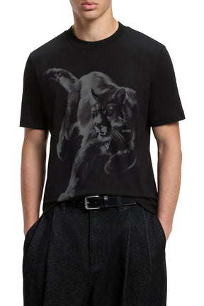Vue avant rapprochée d’un T-Shirt manches courtes noir à col rond avec motif puma gris ton sur ton pour homme par HUGO BOSS