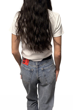 T-shirt blanc cassé à manches courtes, dos uni partiellement couvert pour femme par HUGO BOSS, vue de dos
