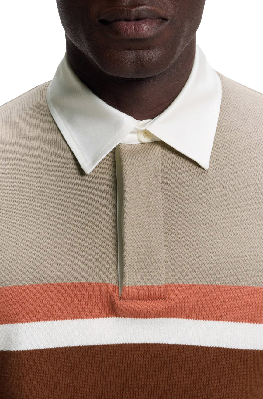 Gros plan du polo beige rayé à manches longues avec col blanc et patte boutonnée pour homme par HUGO BOSS