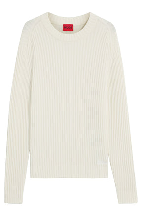 Chandail tricot côtelé blanc cassé à col rond, vue de face avec logo ton sur ton au bas pour homme par HUGO BOSS