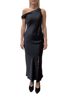 Robe maxi sans manche longue noire satinée, une épaule dénudée, encolure drapée pour femme par HUGO BOSS, vue de face