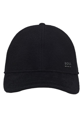 Casquette d’hiver noire vue de face avec visière courbée et petit logo BOSS argenté pour homme par HUGO BOSS