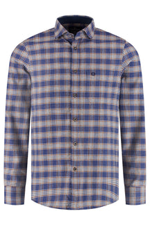 Vue de face d'une chemise boutonnée à carreaux bleue à manches longues avec logo brodé pour homme par Fellows