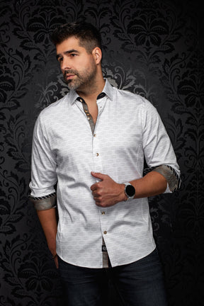 Vue de face d’une chemise blanche à motif, poignets contrastants roulés et boutons dorés pour homme par Au Noir